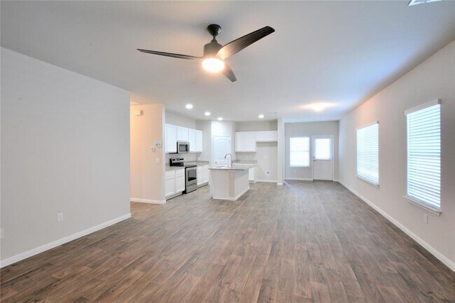 Building Photo - 213 Purple Mountain Dr