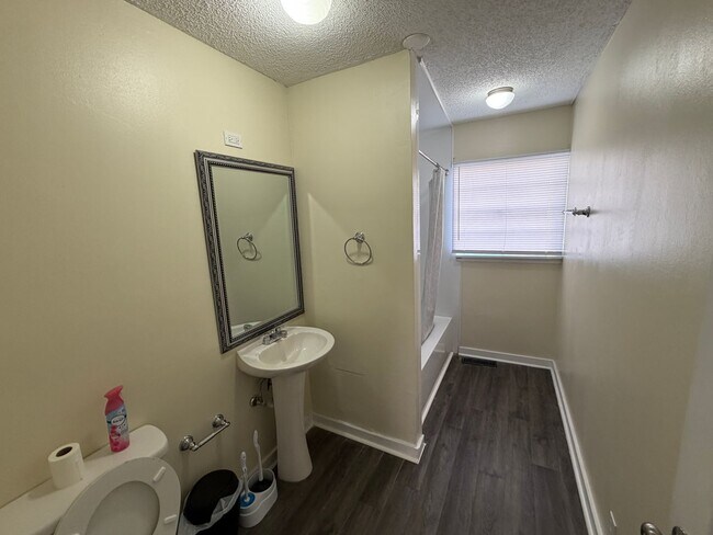 Building Photo - 3 Bedroom House - Large Storage Building a...