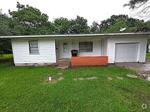 Building Photo - 2206 Ave G