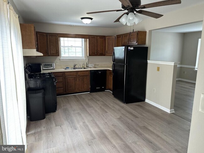 Building Photo - 3404 Glen Hollow Dr