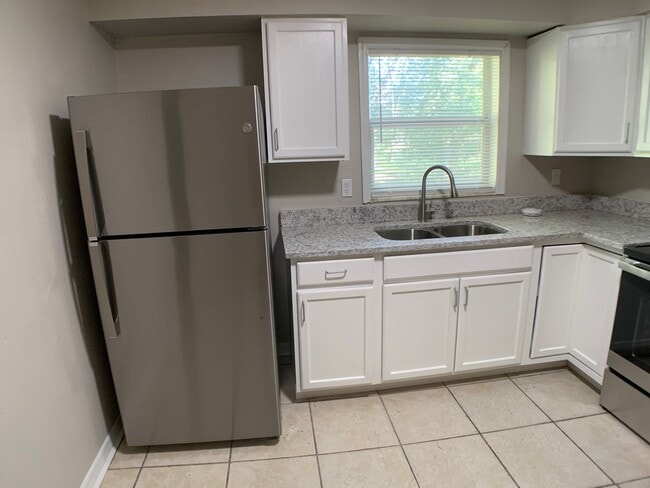 Building Photo - 1114 Birchwood Ct