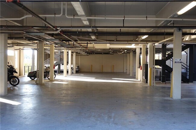 Building Photo - 1306 West Ave