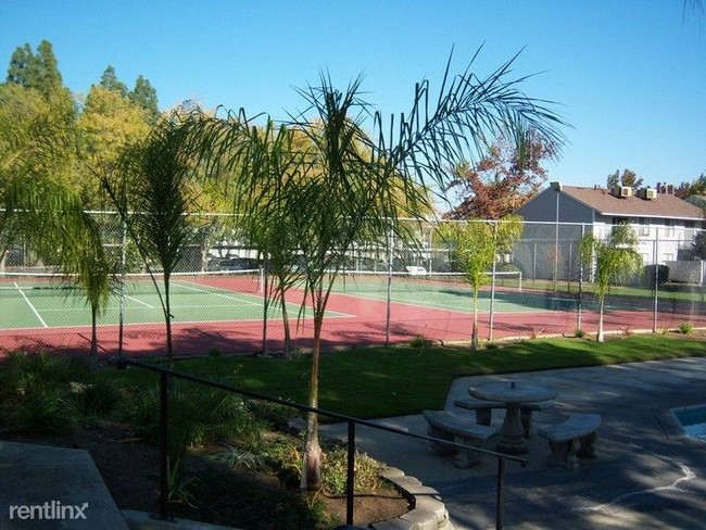 Foto del edificio - 4895 N Woodrow Ave