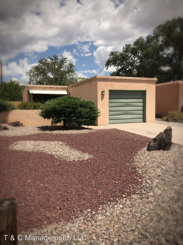 Foto principal - 2 br, 1 bath House - 614 Palomas DR SE