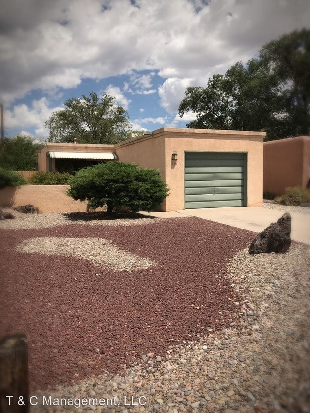Primary Photo - 2 br, 1 bath House - 614 Palomas DR SE