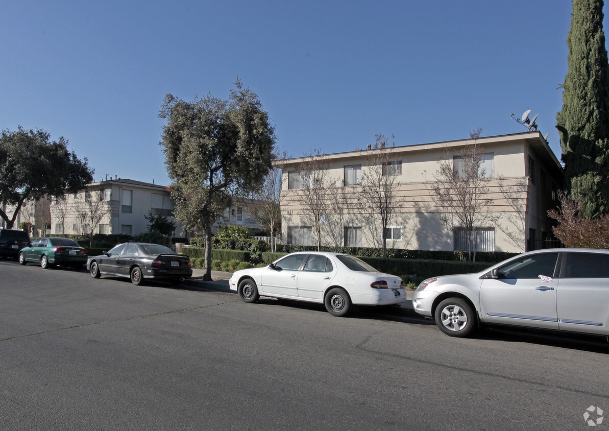 Building Photo - 931-935 S Trident St