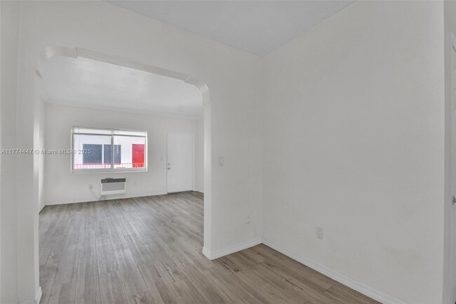 Building Photo - 1135 Euclid Ave
