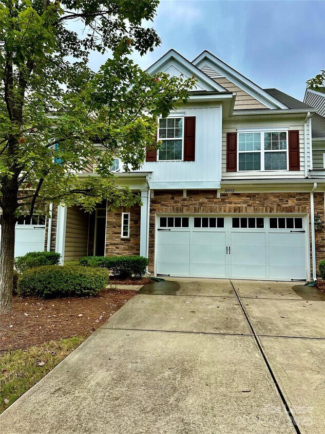 Foto principal - 10932 Burnt Leather Ln