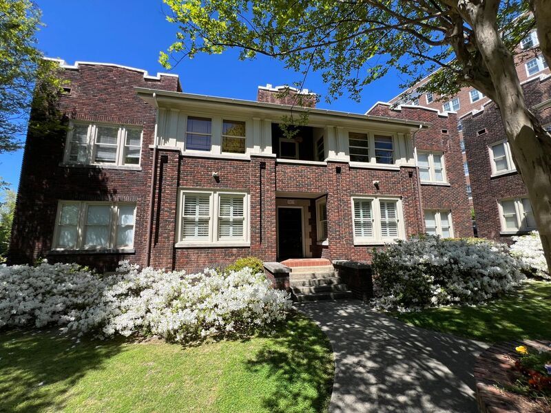 Primary Photo - 2819 Highland Ave