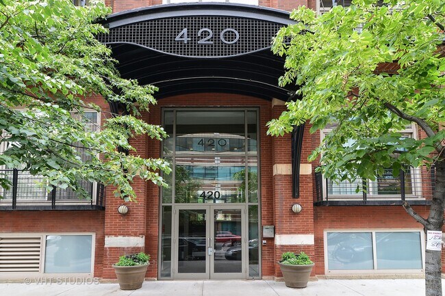 Building Photo - 420 S Clinton St