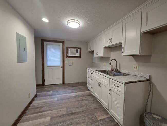 Foto del edificio - Recently Updated 1 BR, 1 Bath Unit with yard