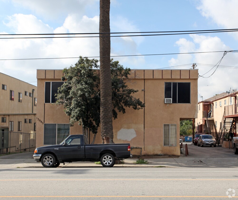 Building Photo - 13087-13089 San Fernando Rd