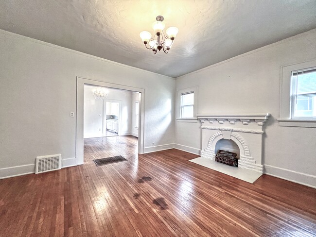 Living Room - 1418 South Elwood Avenue