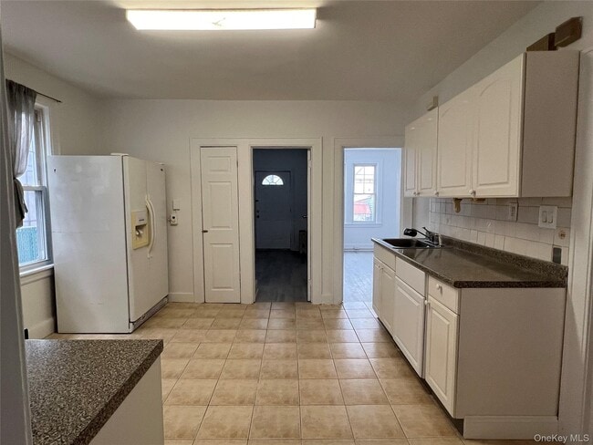 Building Photo - 5-14 College Pl