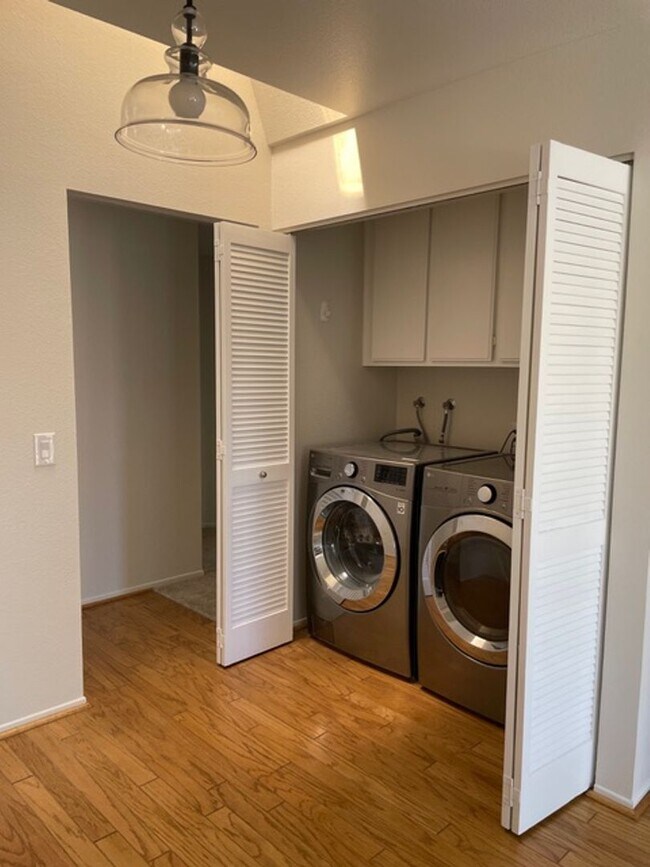 Building Photo - Gorgeous Single Story Home in The Coveted Valencia Summit Community!