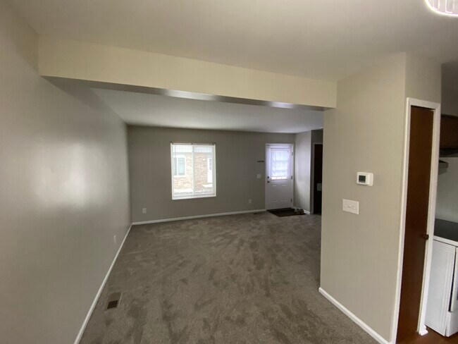 Building Photo - 428 Pettibone St