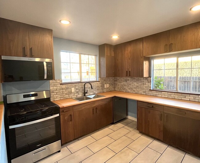 Building Photo - 3547 E Green St Building Photo - 3547 E Green St