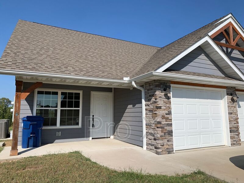 Foto principal - 611 Easton Dr