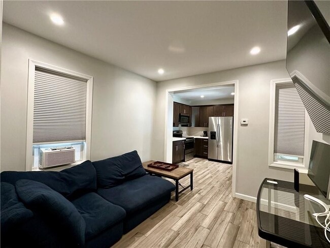 Building Photo - 29 Ann St