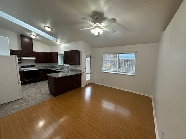 Foto del edificio - Duplex for rent