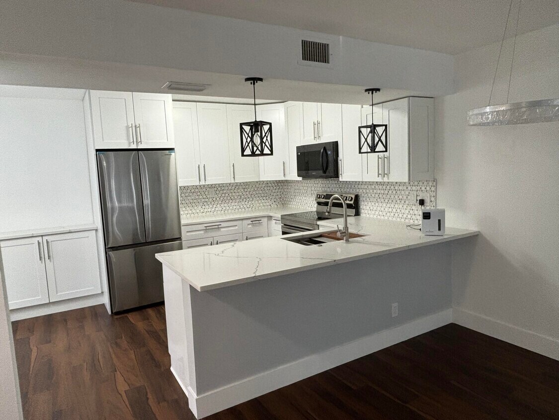 Foto principal - 7690 Tahiti Ln