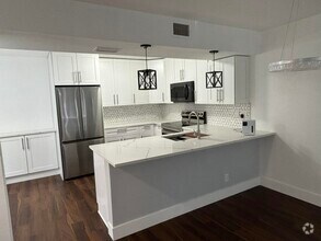 Building Photo - 7690 Tahiti Ln