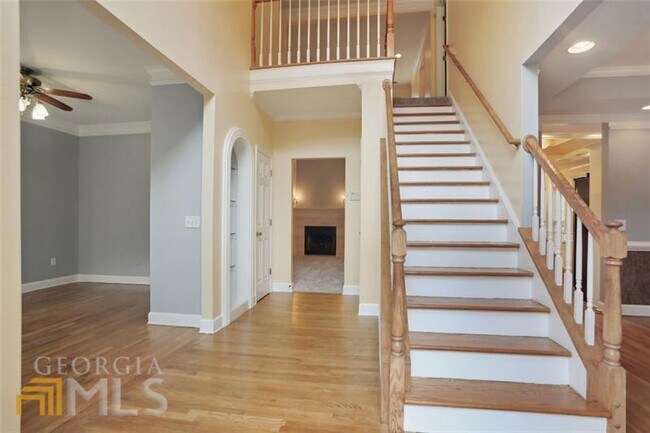 Building Photo - 9412 Parkwood Ave
