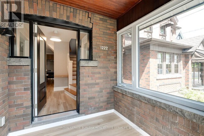 Photo du bâtiment - 1222 King St W