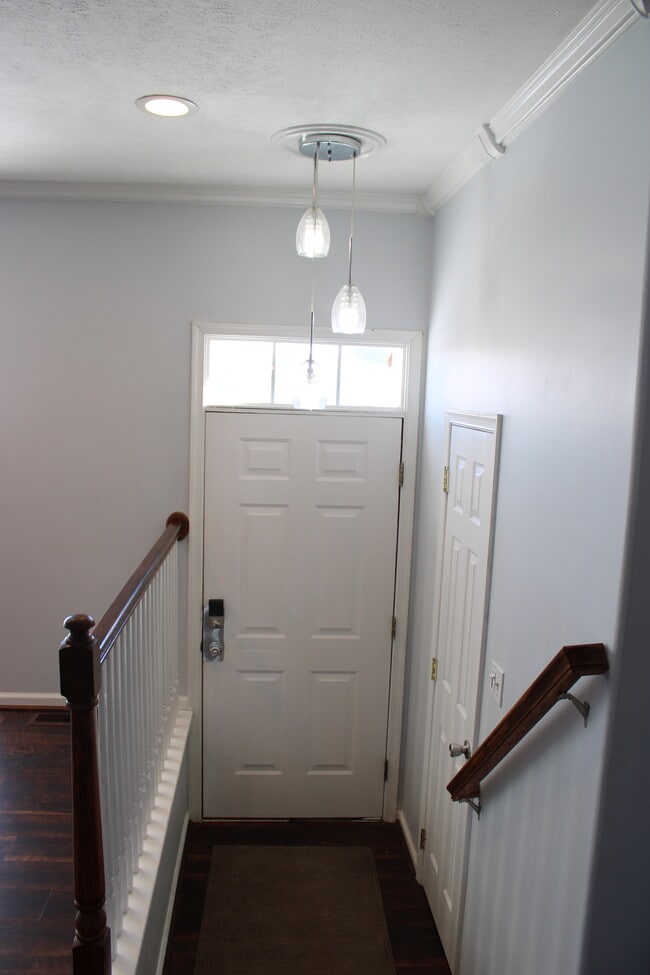 Building Photo - 280 Mike Dr