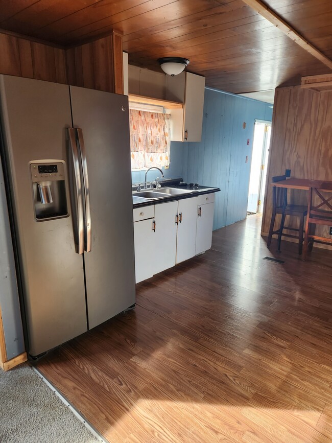 Building Photo - 9751 Winchester Ave