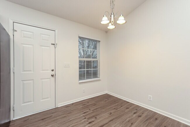 Foto del edificio - 3128 Sherborne Ct