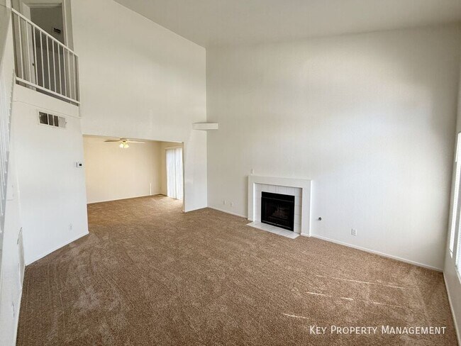 Foto del edificio - 2840 Lone Cliff Dr