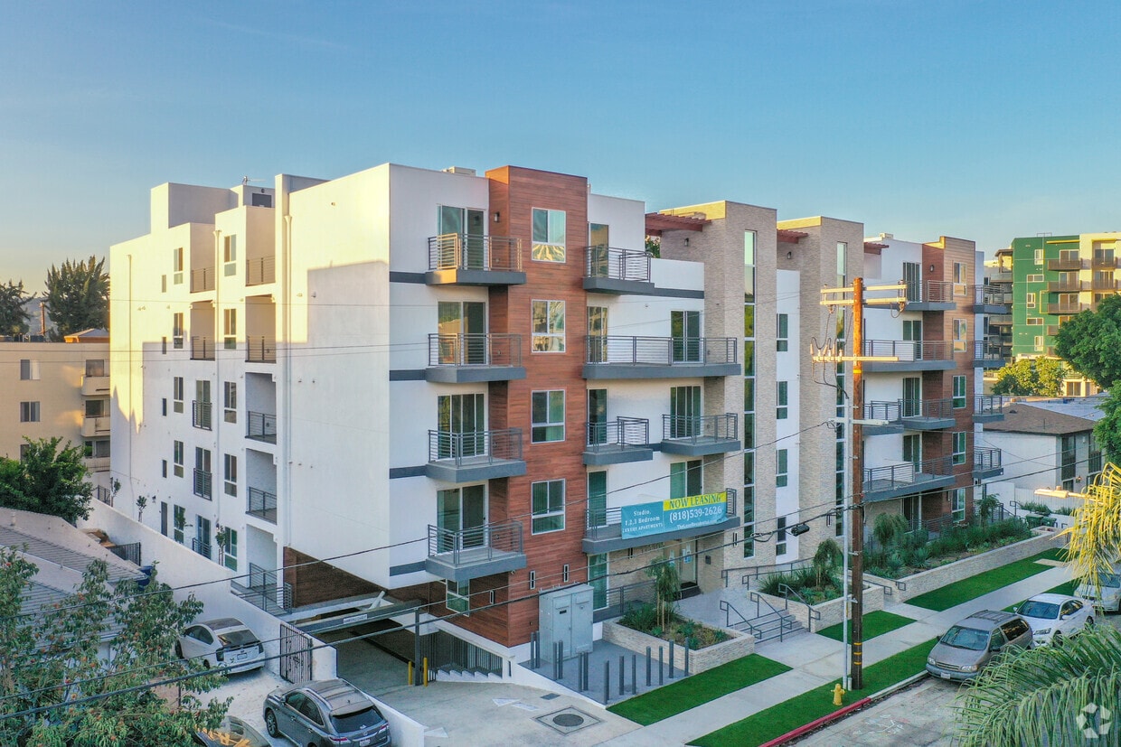 The Luxe Residential 11110 Hartsook St North Hollywood, CA