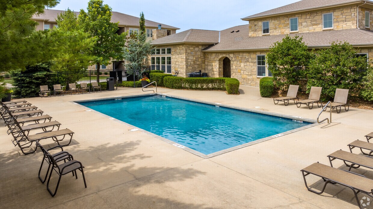 The Frontier West Lawrence Apartments in Lawrence, KS