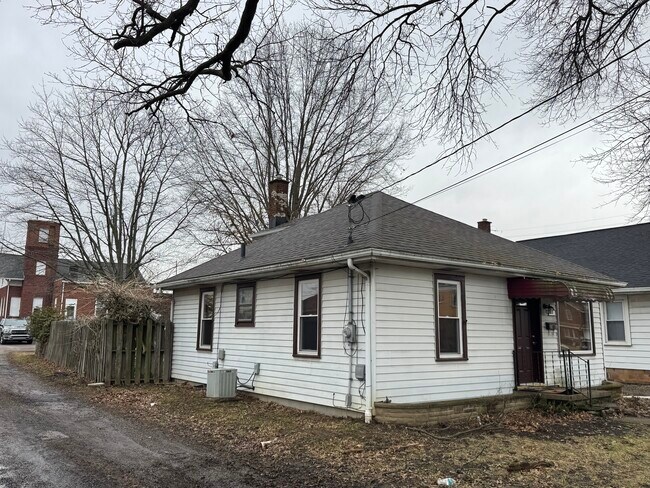 Foto del edificio - 2121 Cherry Ave