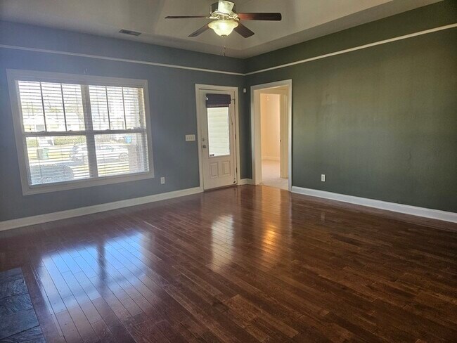 Building Photo - Charming Bungalow at Historic Seminary Ridge