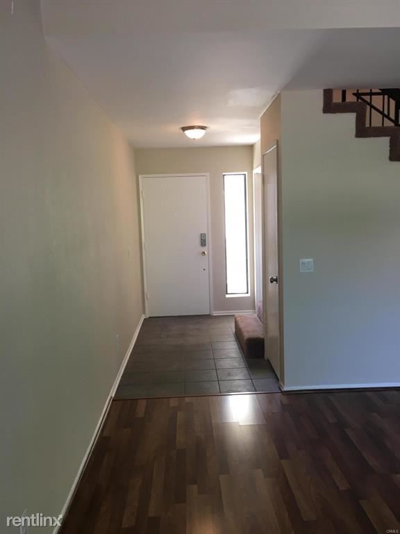 Building Photo - 3 br, 2.5 bath Townhome - 611 White Oak Ln