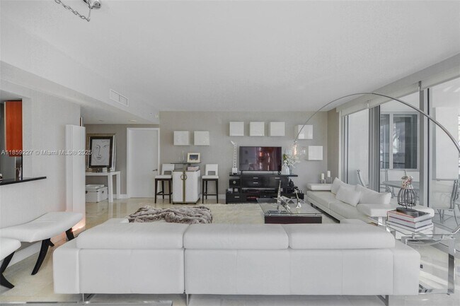 Foto del edificio - 1331 Brickell Bay Dr