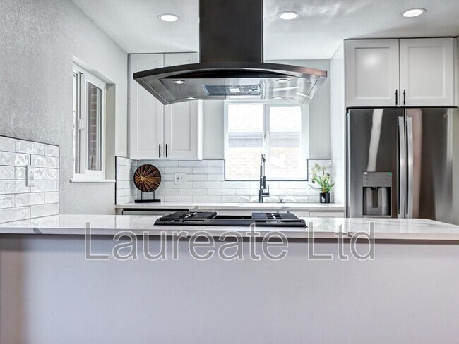 Building Photo - 3033 Leyden St