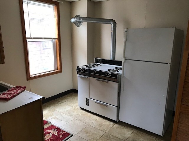 Stove/Fridge - 20 Blackstone River Rd