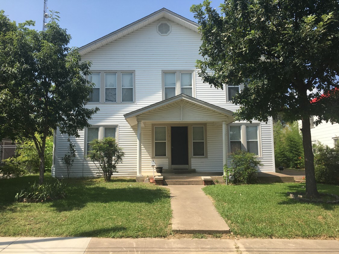 1310 Caddo St, Commerce, TX 75428 Apartments in Commerce, TX