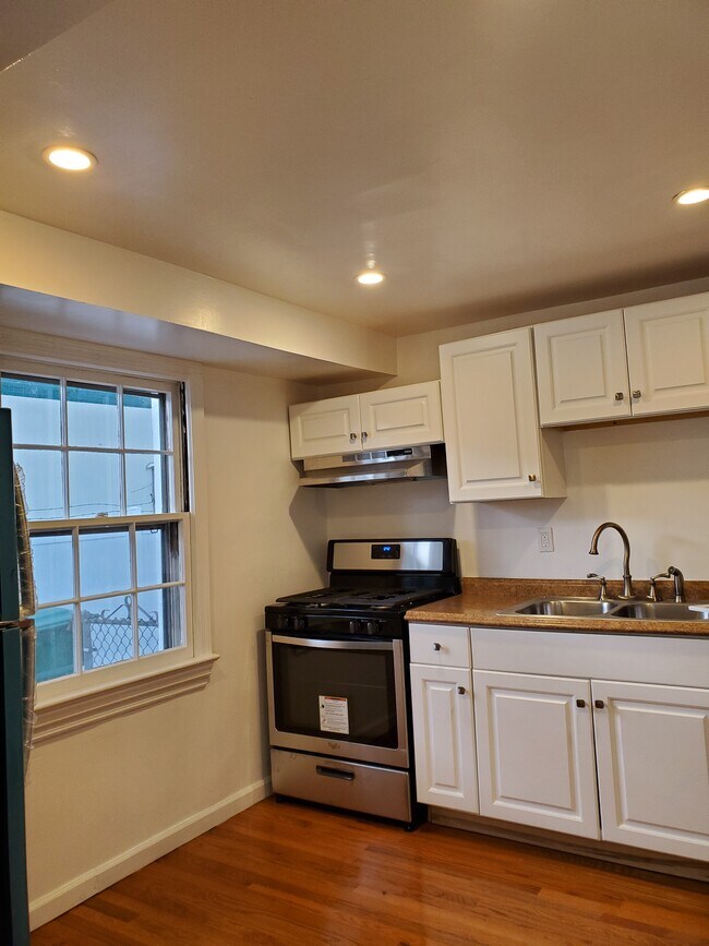 Kitchen - 41 Woodland Dr