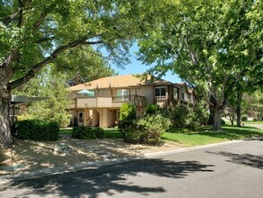Building Photo - 795 Kingston Dr