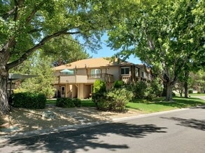 Building Photo - 795 Kingston Dr