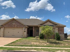 Building Photo - 3101 Stallion Dr