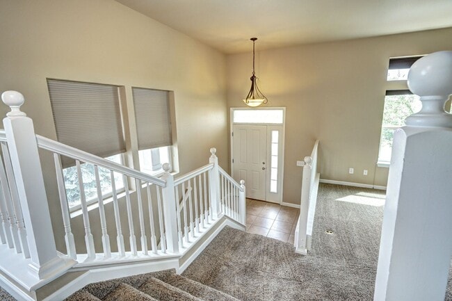 Building Photo - 3 bed 3 bath Townhome in Morgans Run Castl...
