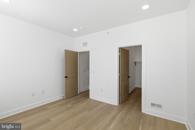 Building Photo - 2310 N Sydenham St