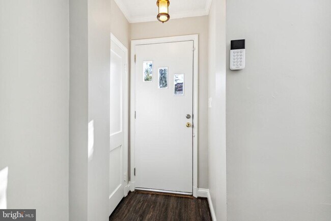 Building Photo - 4010 Fernhill Ave