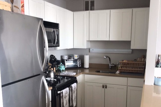 Foto del edificio - 2626 N Lakeview Ave