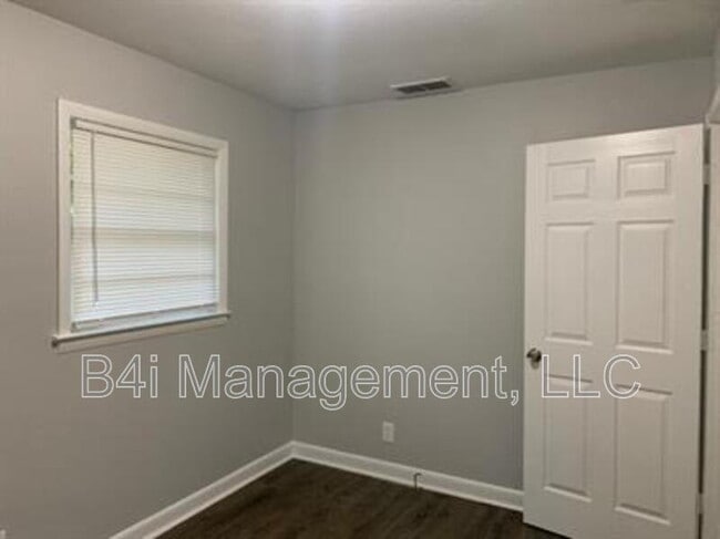 Building Photo - 4807 Gardiner Dr